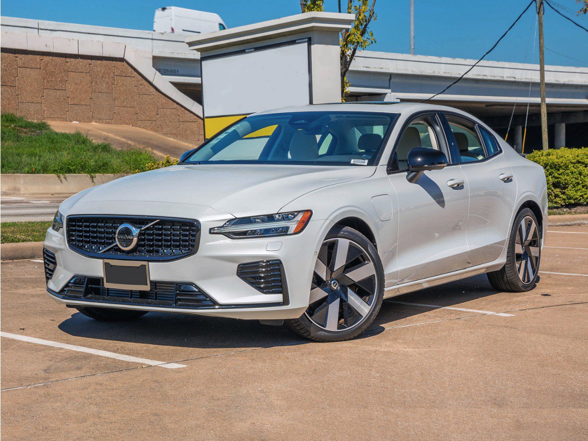 Used 2023 Volvo S60 T8 Plus