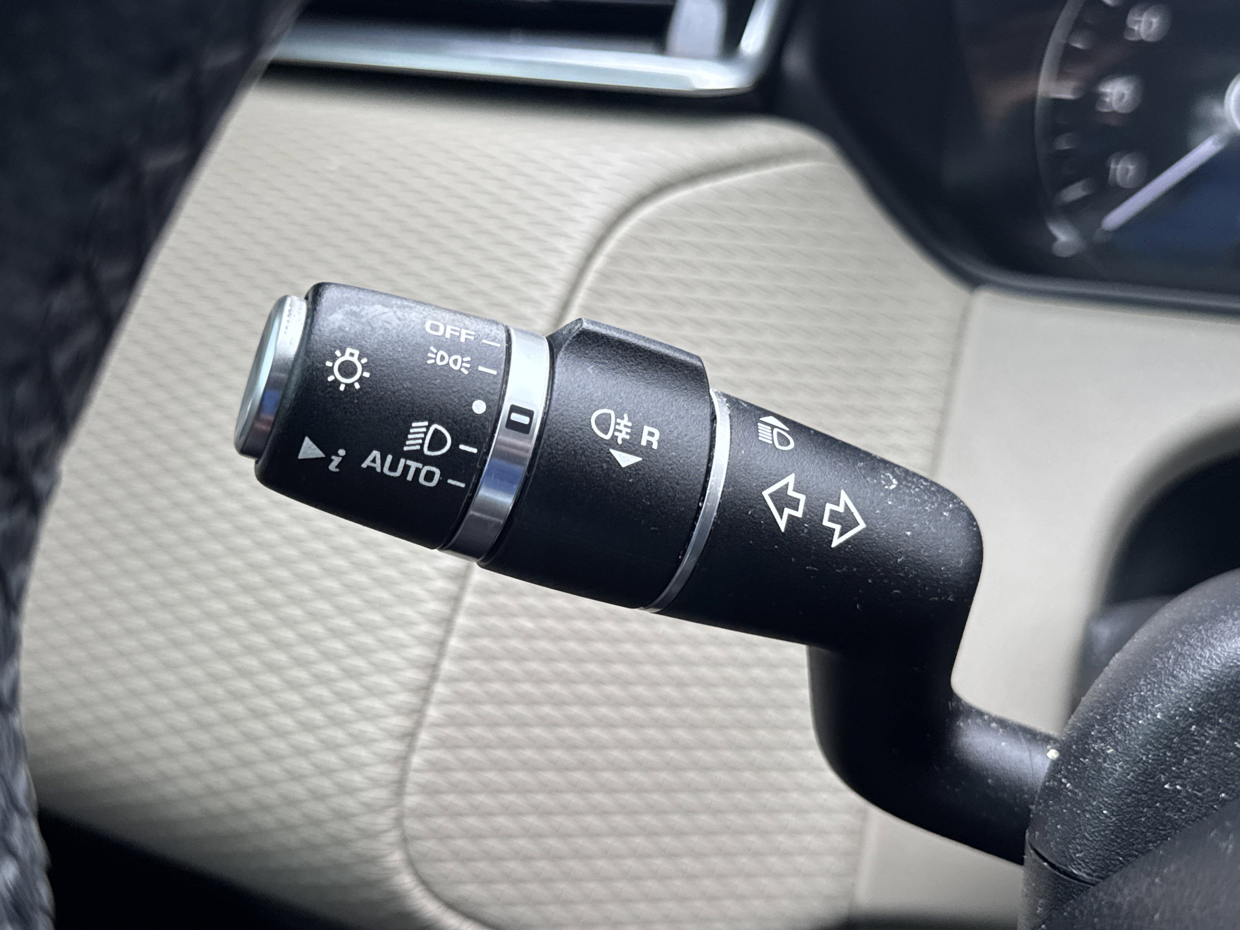 Used 2020 Land Rover Range Rover Velar R-Dynamic S image 16