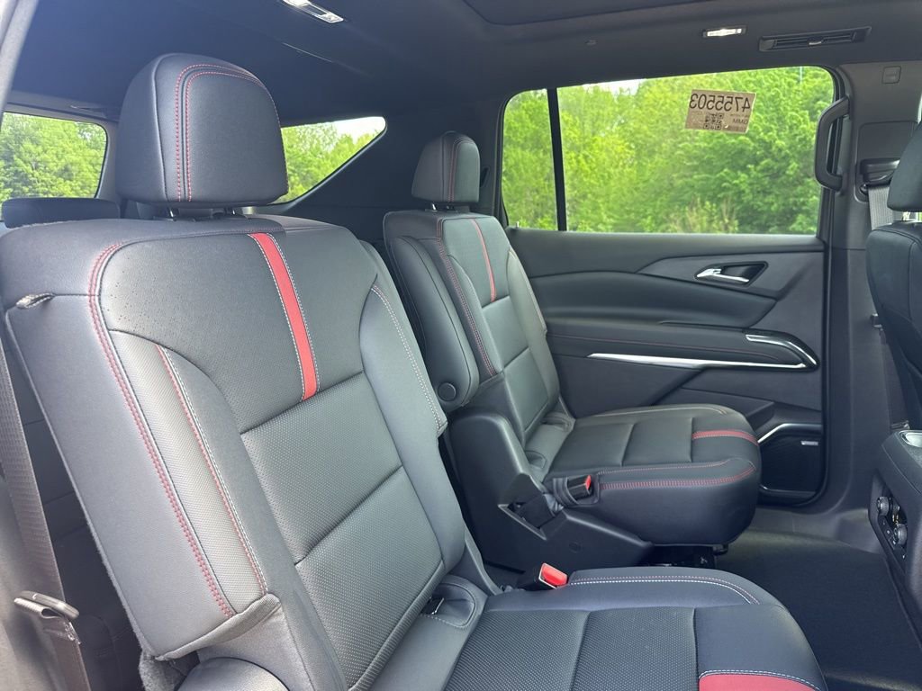 Used 2025 Chevrolet Traverse RS image 9