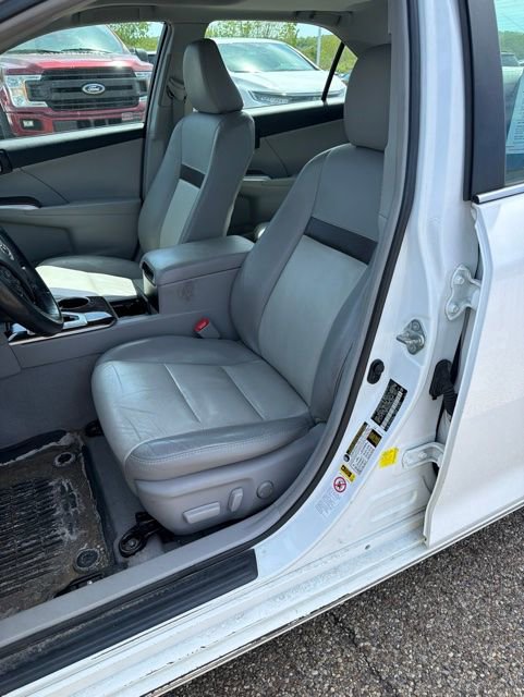 Used 2012 Toyota Camry XLE w/ Leather Pkg FWD image 5
