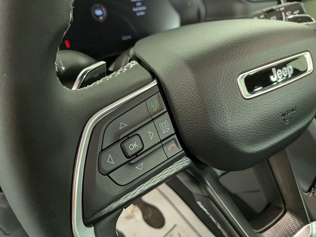 Certified 2025 Jeep Grand Cherokee Laredo X image 21