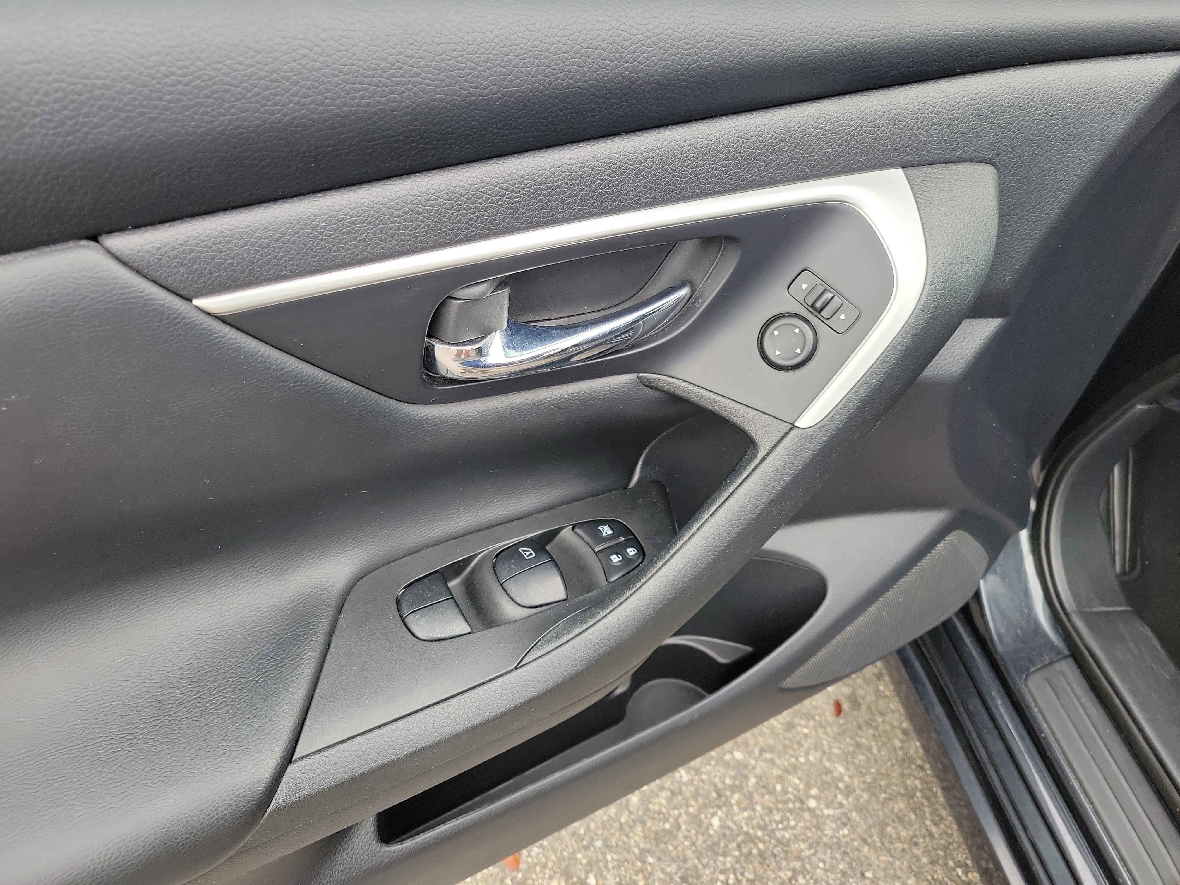 Used 2017 Nissan Altima 2.5 S w/ Power Driver Seat Package image 6