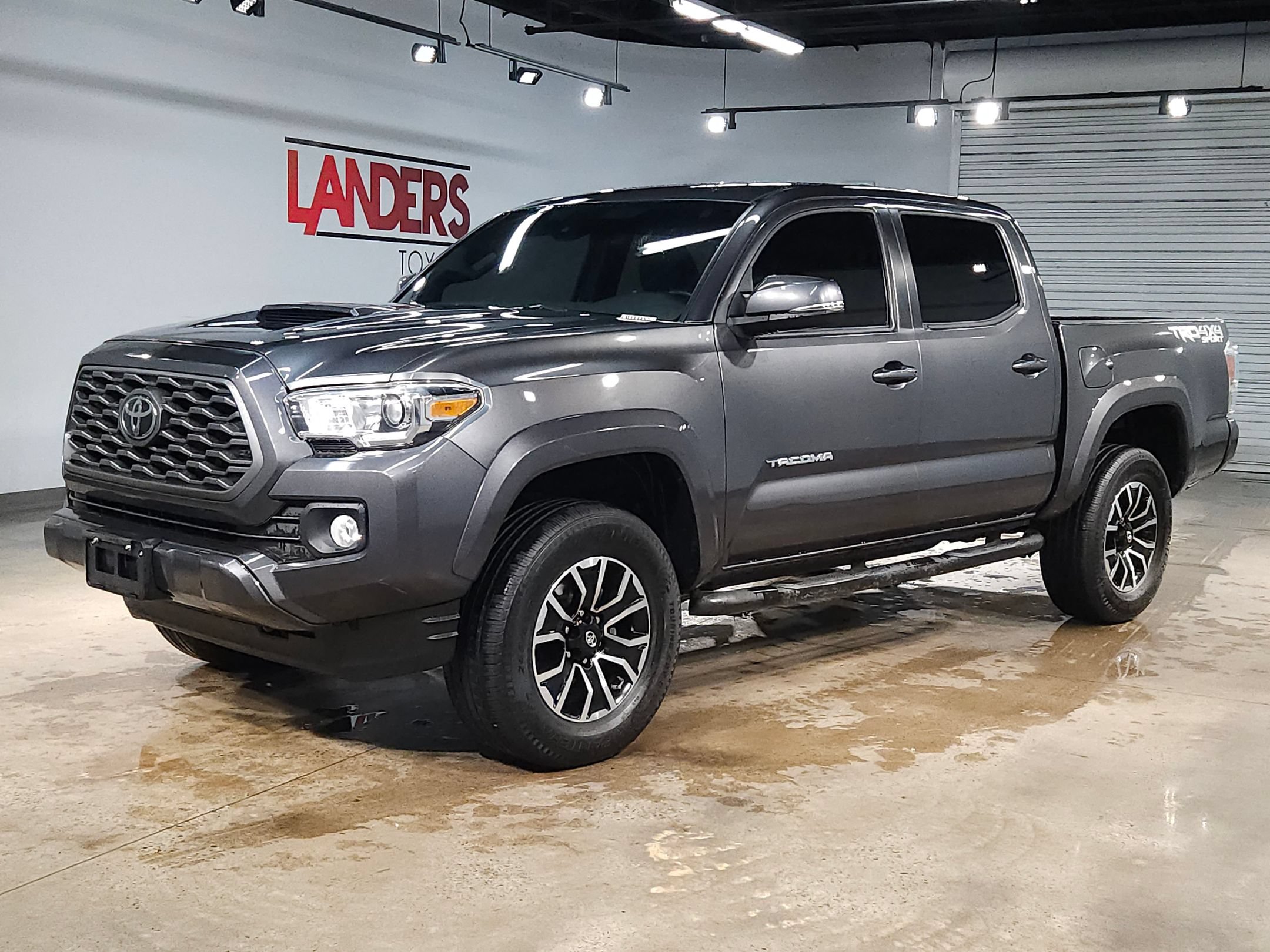 Used 2020 Toyota Tacoma TRD Sport w/ Technology Package AWD/4WD image 3