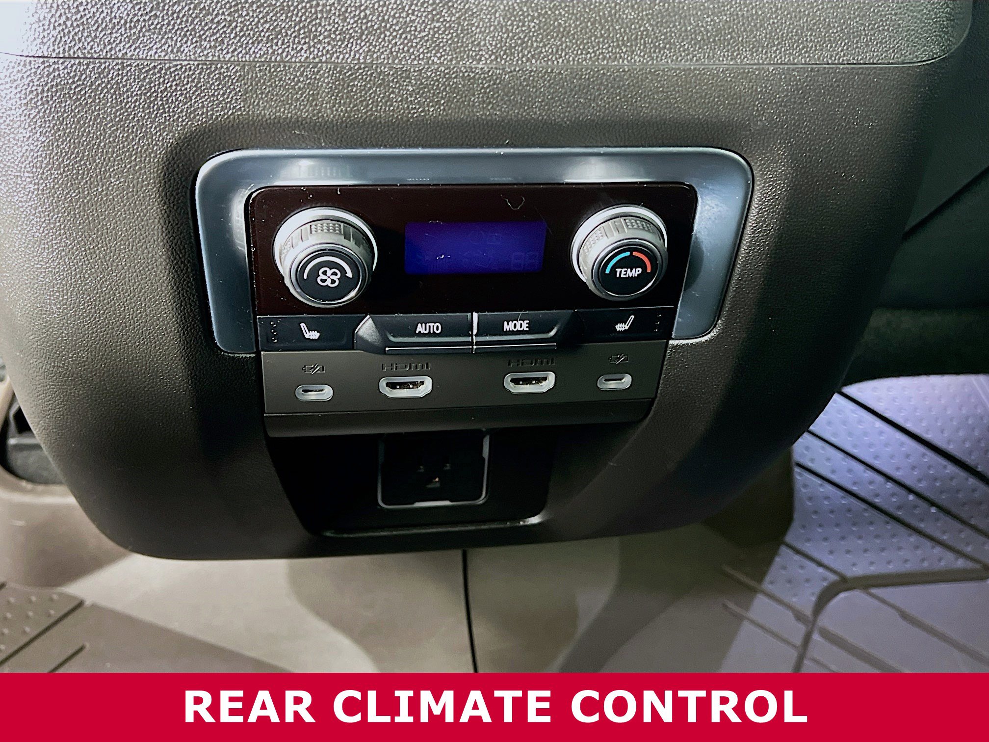 Used 2023 Chevrolet Tahoe Premier AWD/4WD image 28