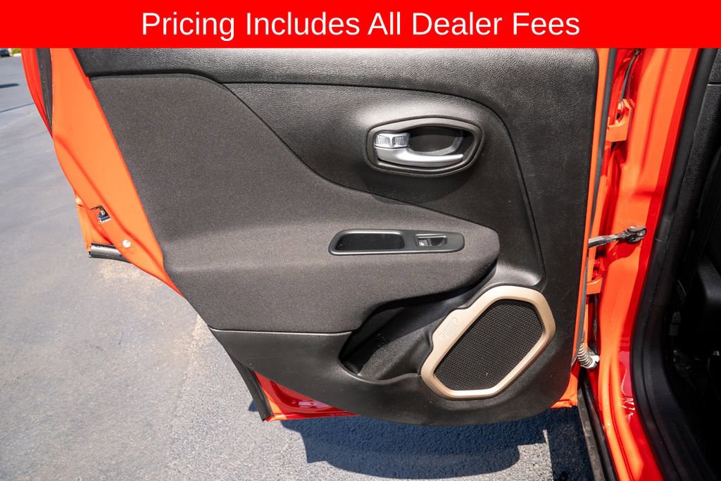 Used 2017 Jeep Renegade Latitude FWD image 8