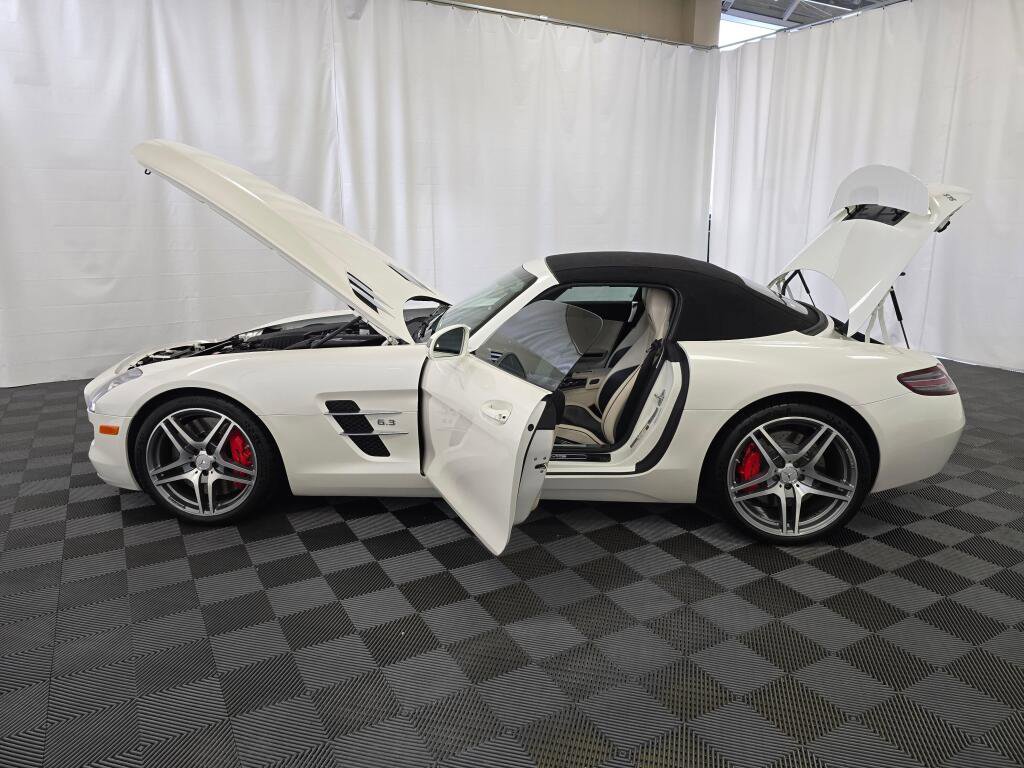 Used 2012 Mercedes-Benz SLS AMG Roadster image 12