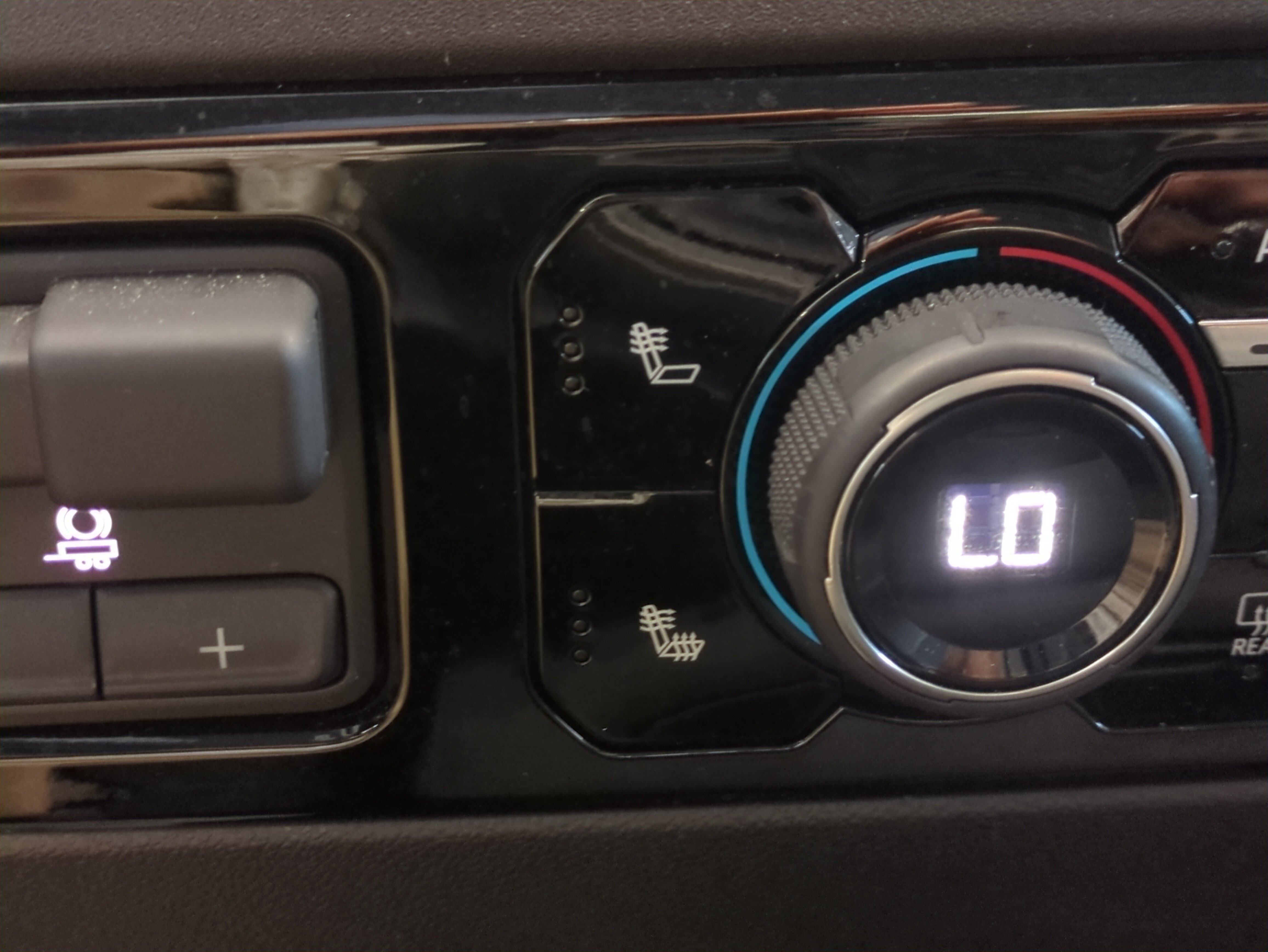 Used 2025 Chevrolet Silverado 2500 LT w/ Convenience Package image 24