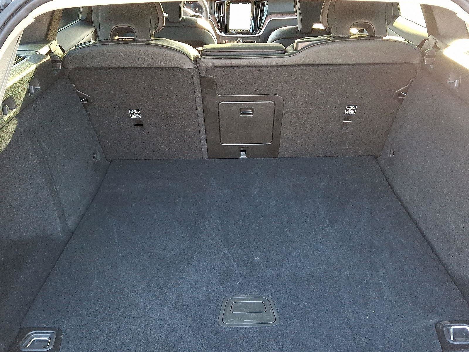 Used 2025 Volvo V60 B5 Cross Country Plus image 29