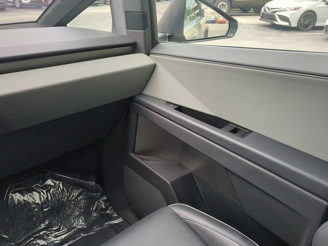 Used 2024 Tesla Cybertruck AWD Crew Cab image 17
