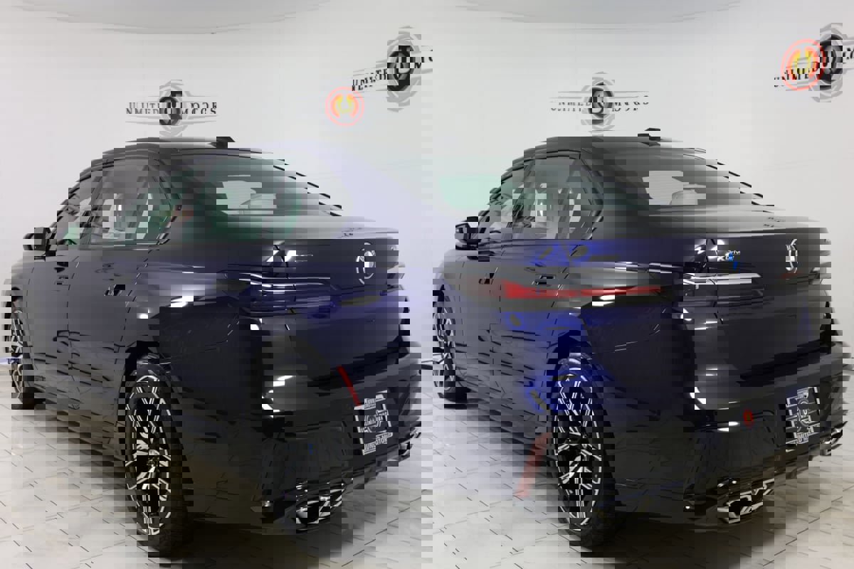 Used 2023 BMW 760i xDrive AWD/4WD image 4