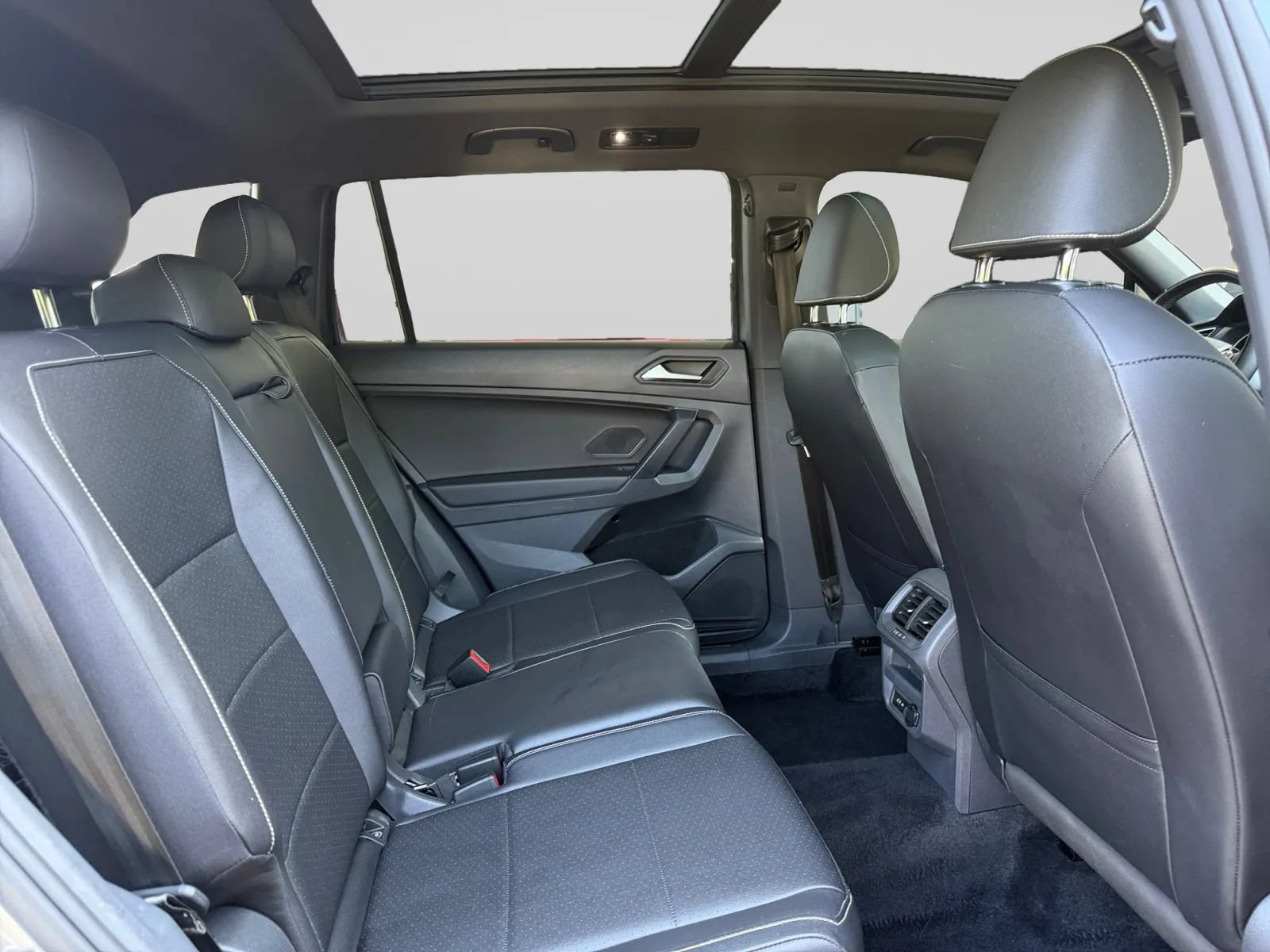 Used 2021 Volkswagen Tiguan SE R-Line AWD/4WD image 30