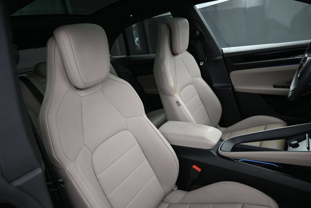Certified 2025 Porsche Macan 4S Electric AWD/4WD image 30