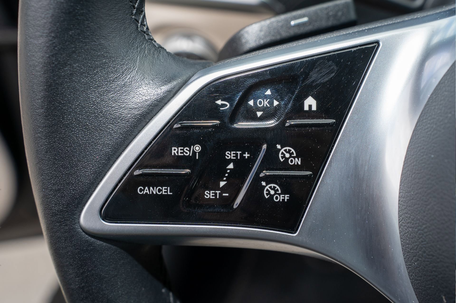 Used 2025 Mercedes-Benz C 300 4MATIC Sedan image 30