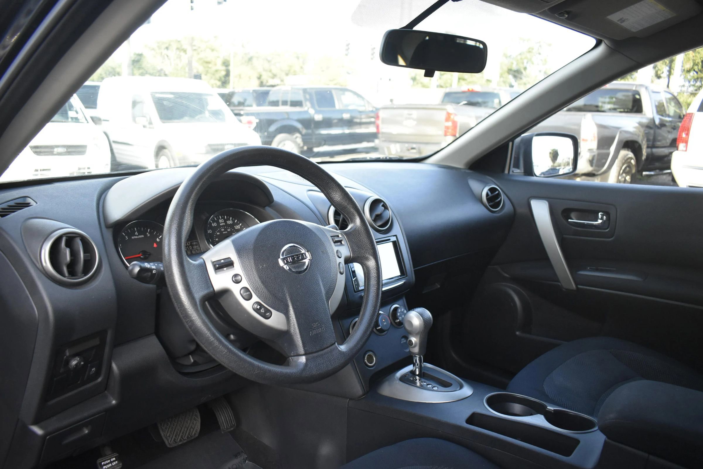 Used 2011 Nissan Rogue S Krom Edition image 10