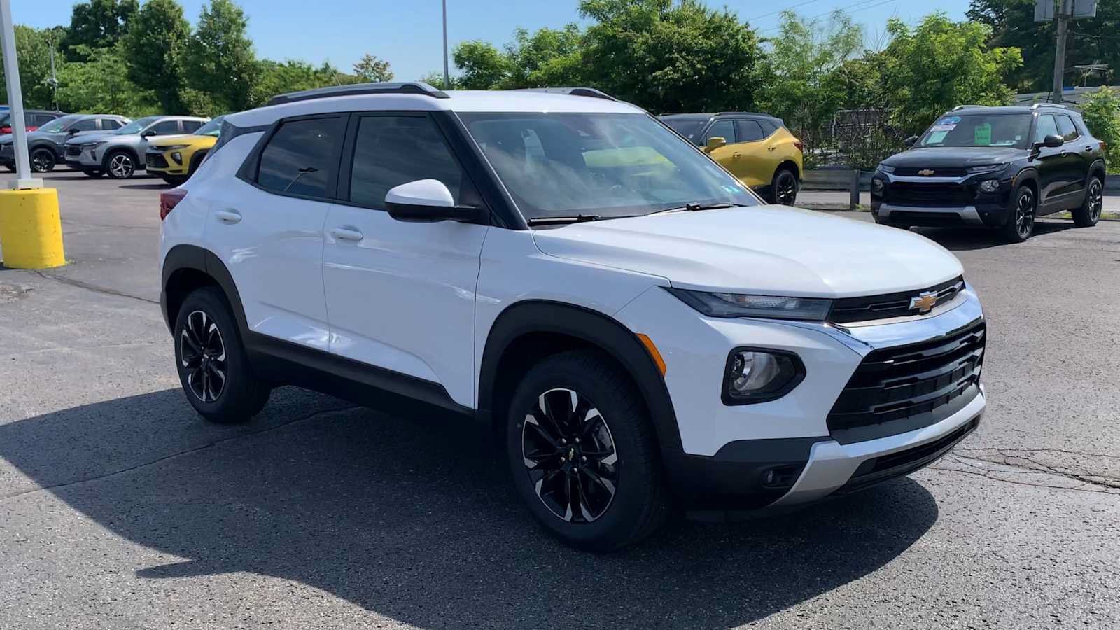 Certified 2023 Chevrolet TrailBlazer LT FWD image 2