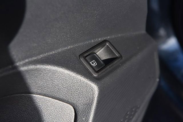 Certified 2022 Volkswagen Taos SE w/ Panoramic Sunroof Package image 9