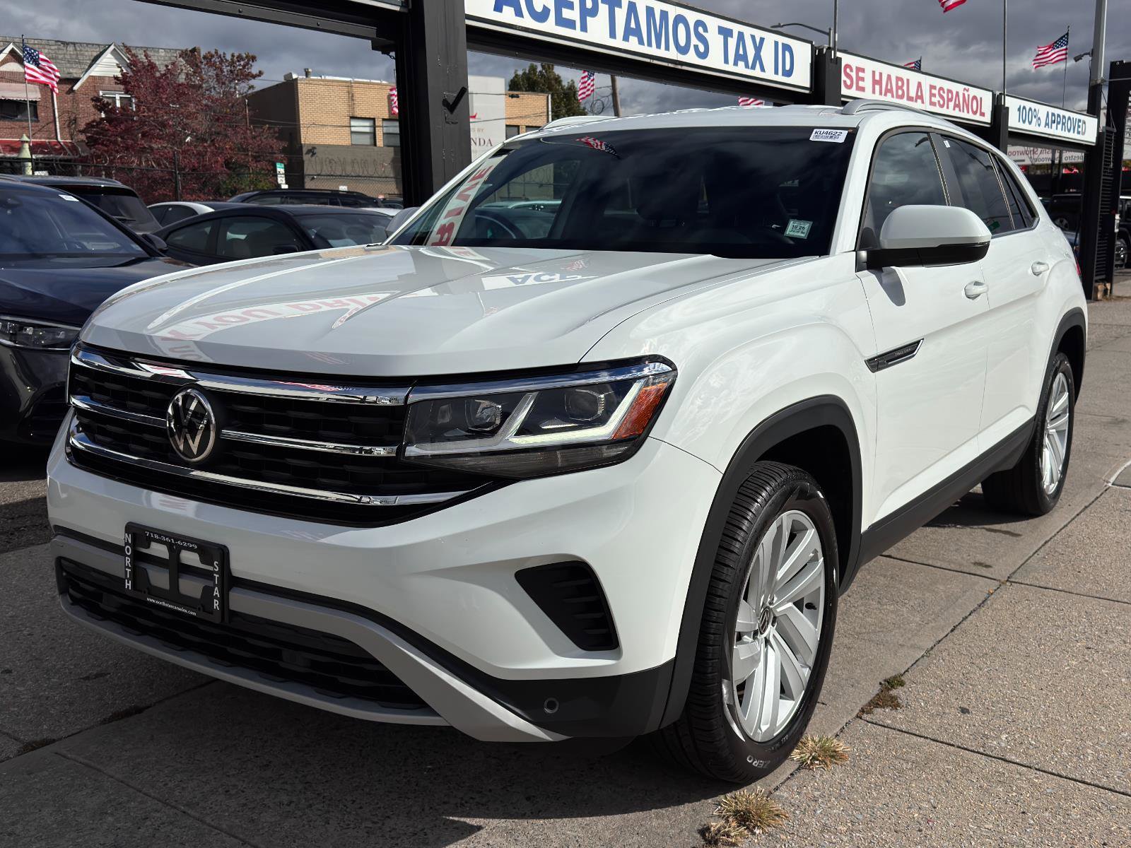 Used 2021 Volkswagen Atlas Cross Sport SE image 1