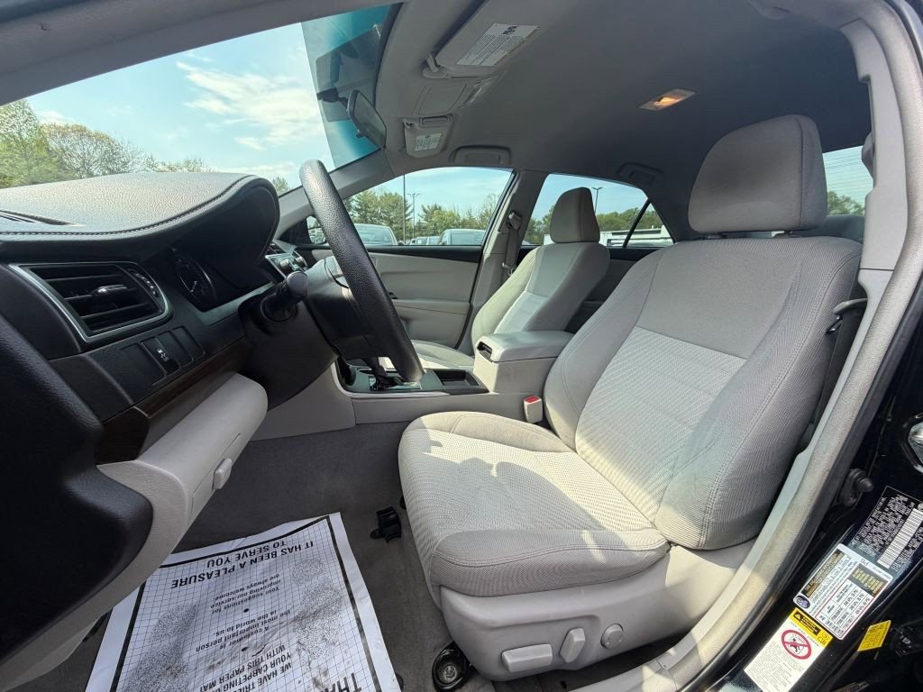 Used 2016 Toyota Camry LE FWD image 12