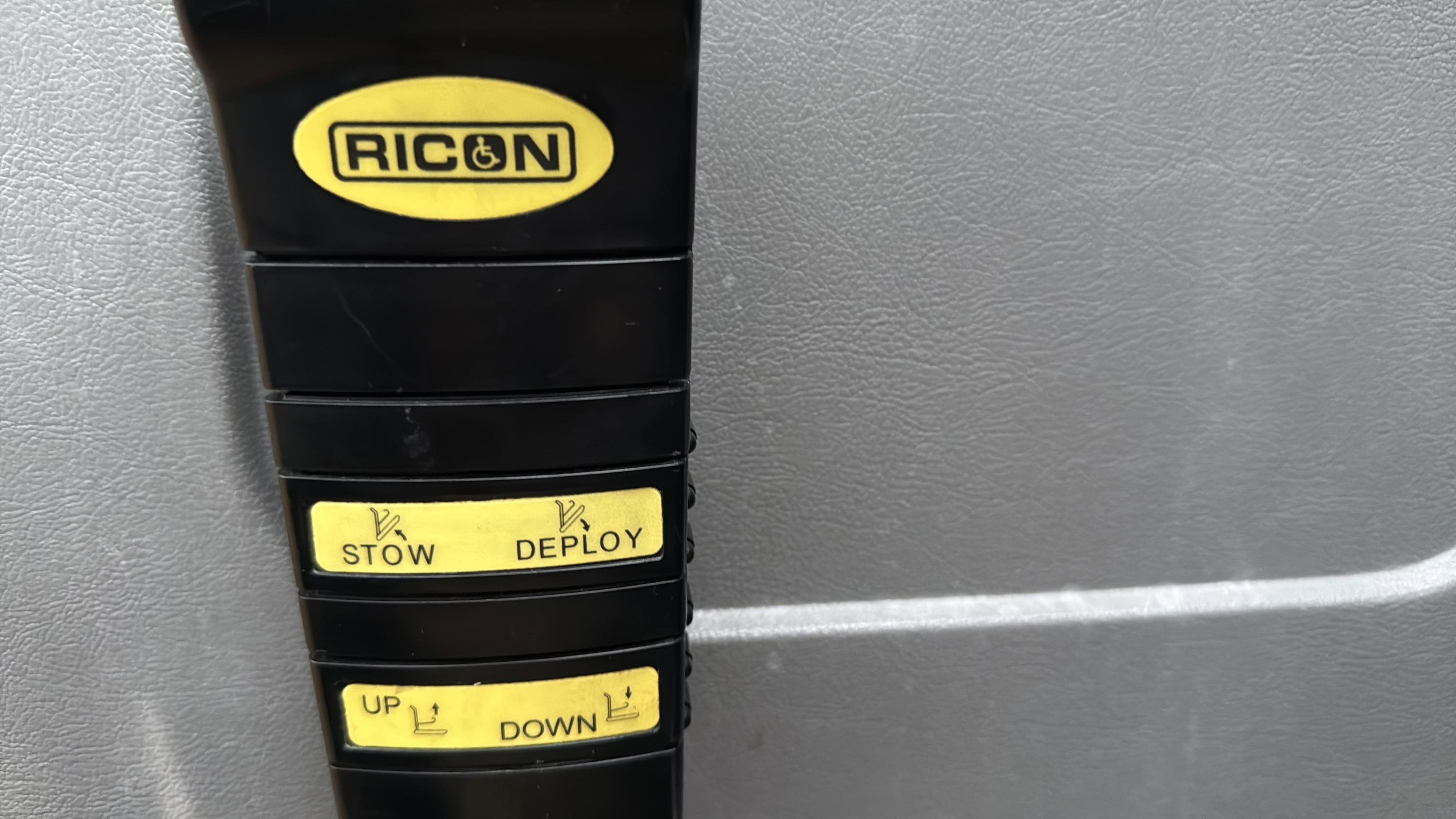 Used 2006 Ford E-150 and Econoline 150 Wagon image 20