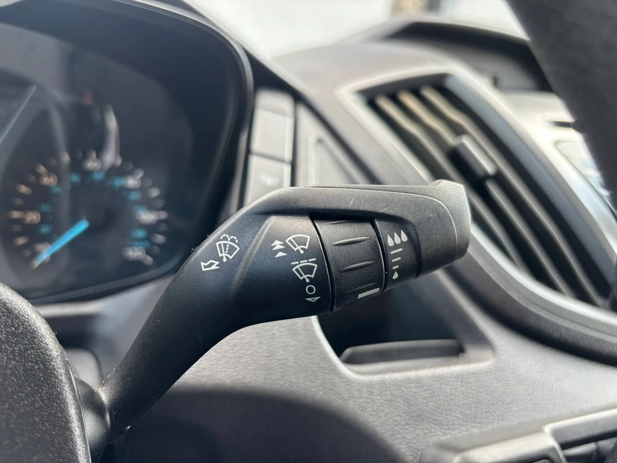 Used 2018 Ford Transit 150 XL RWD image 22