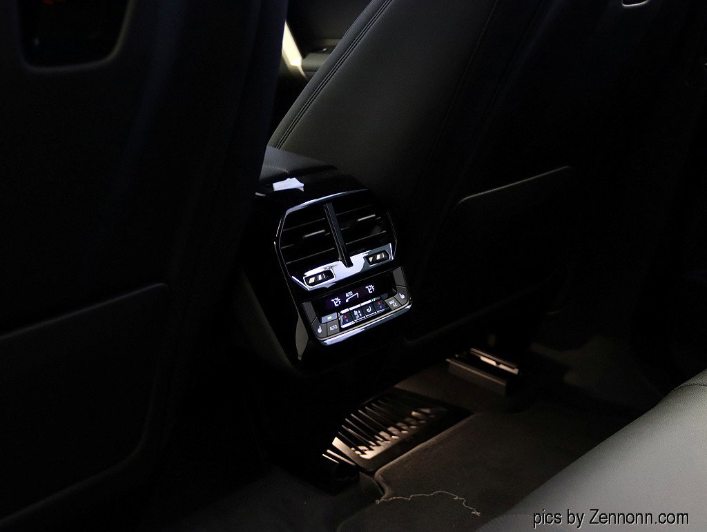 Used 2026 BMW iX xDrive45 w/ Premium Package image 15