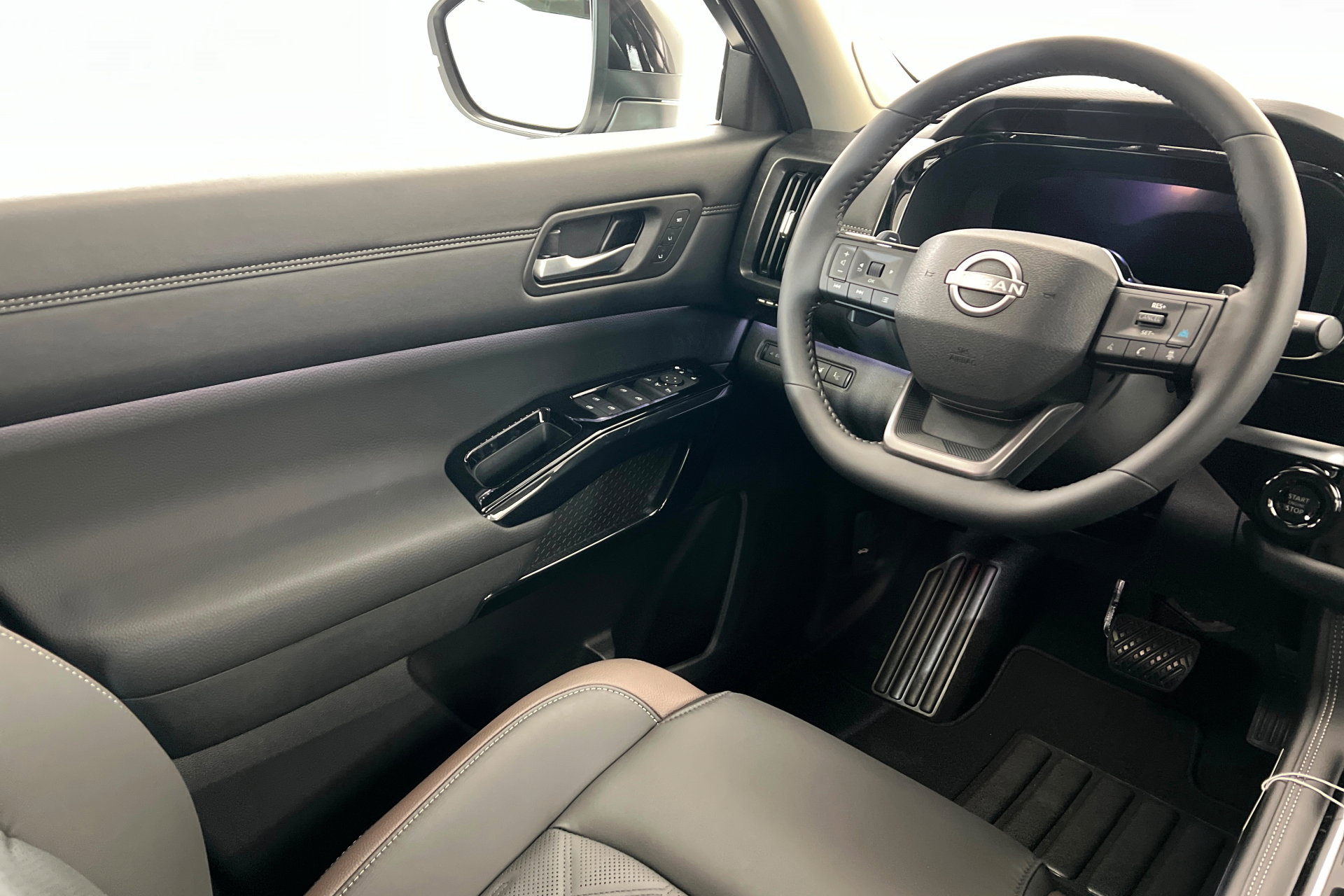 New 2026 Nissan Pathfinder Platinum image 11