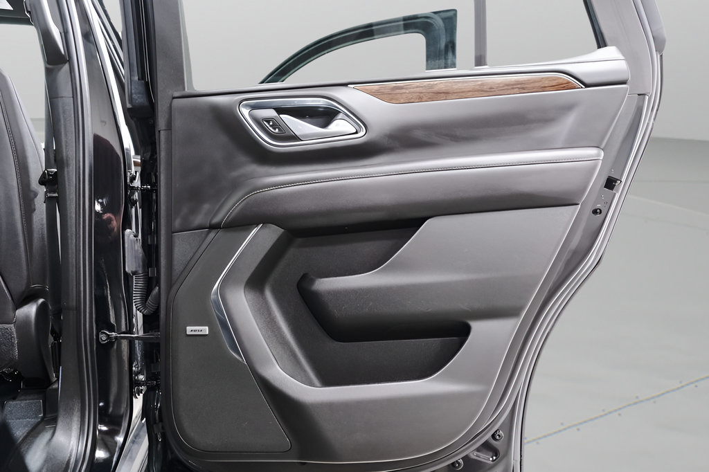 Used 2022 Chevrolet Tahoe Premier AWD/4WD image 32