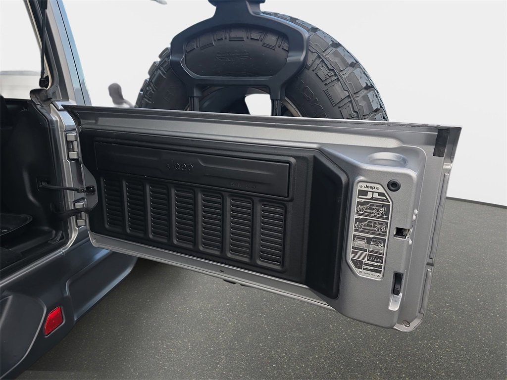 Used 2019 Jeep Wrangler Unlimited Sahara image 17