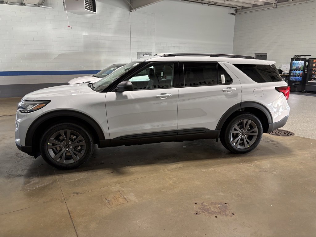 New 2026 Ford Explorer Active w/ Active Comfort Package image 3