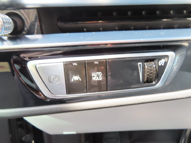 Used 2025 Cadillac Lyriq Luxury w/ LPO, Floor Liner Package AWD/4WD image 38