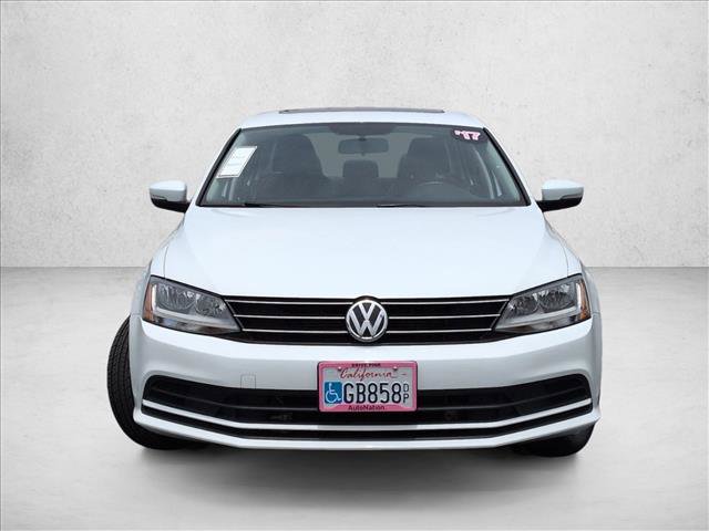 Used 2017 Volkswagen Jetta SE FWD image 2