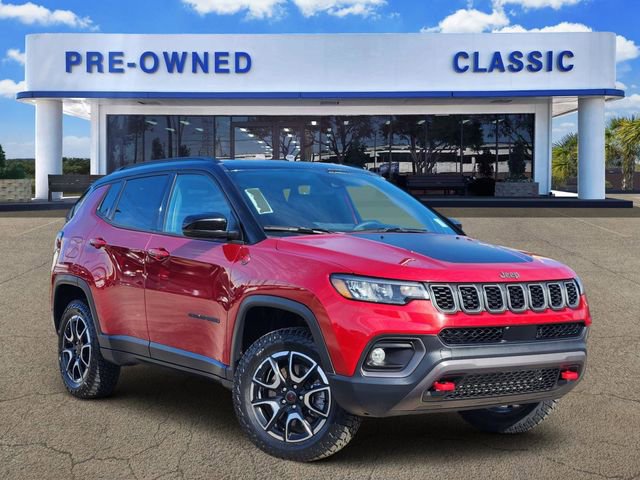 Used 2025 Jeep Compass Trailhawk image 1