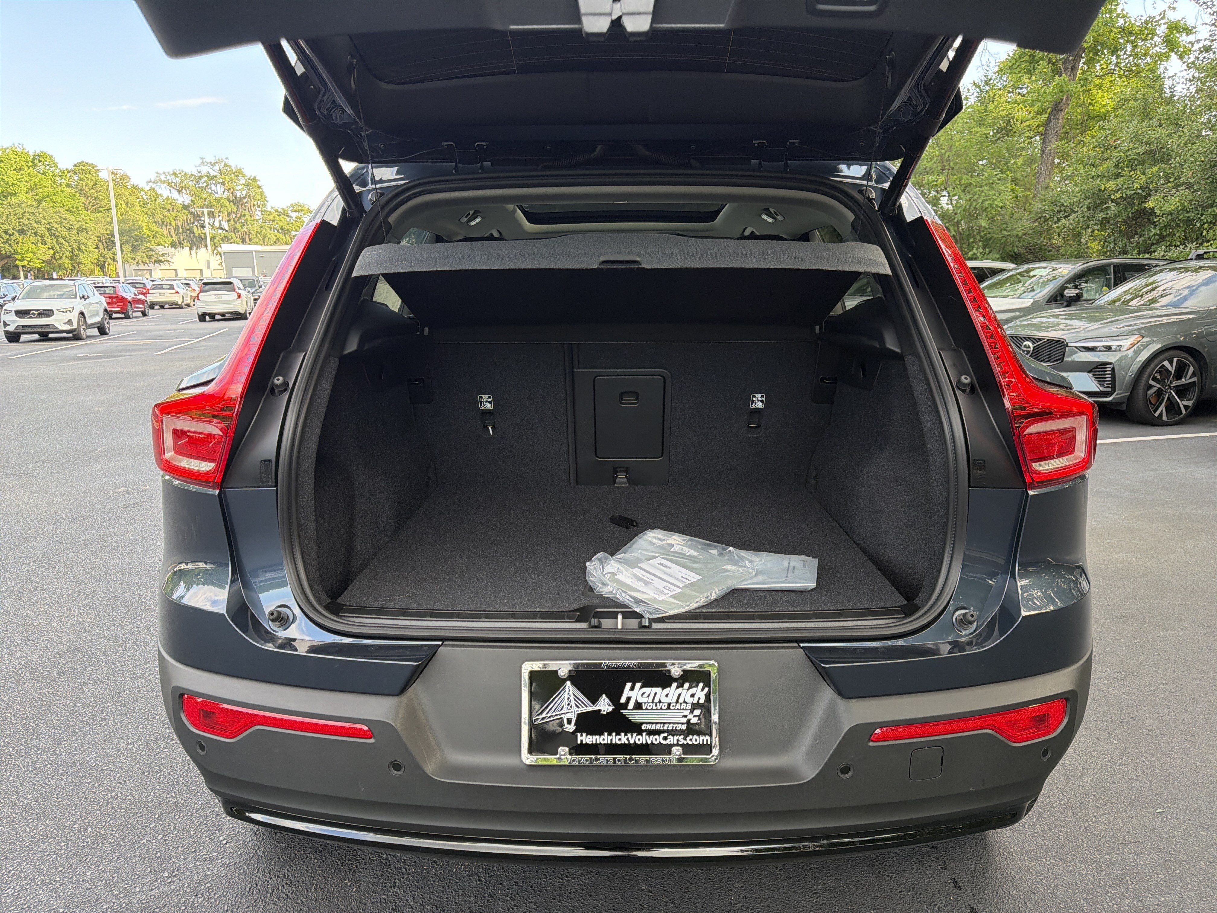 New 2026 Volvo XC40 B4 Core w/ Climate Package FWD image 35