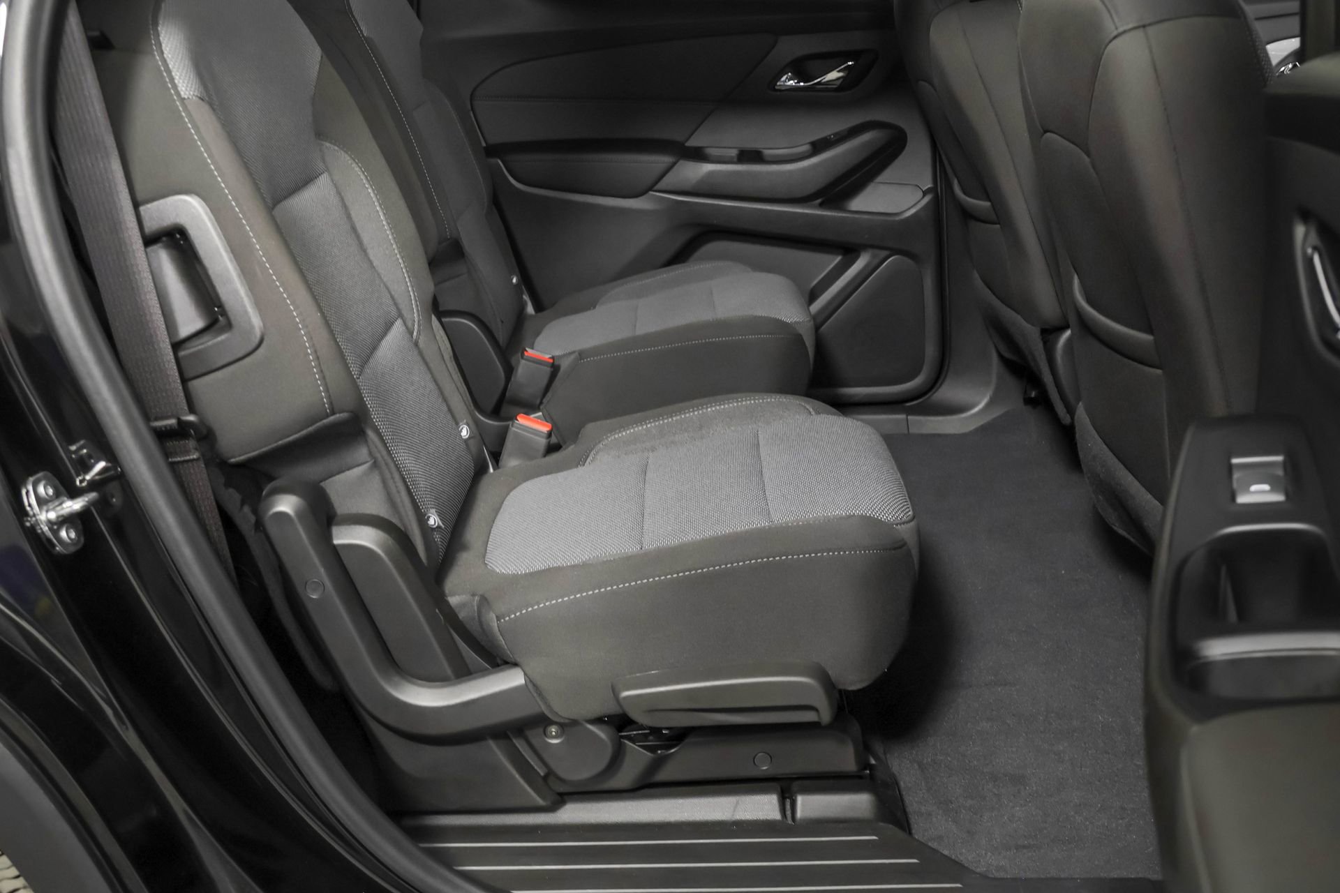 Used 2023 Chevrolet Traverse LT FWD image 40
