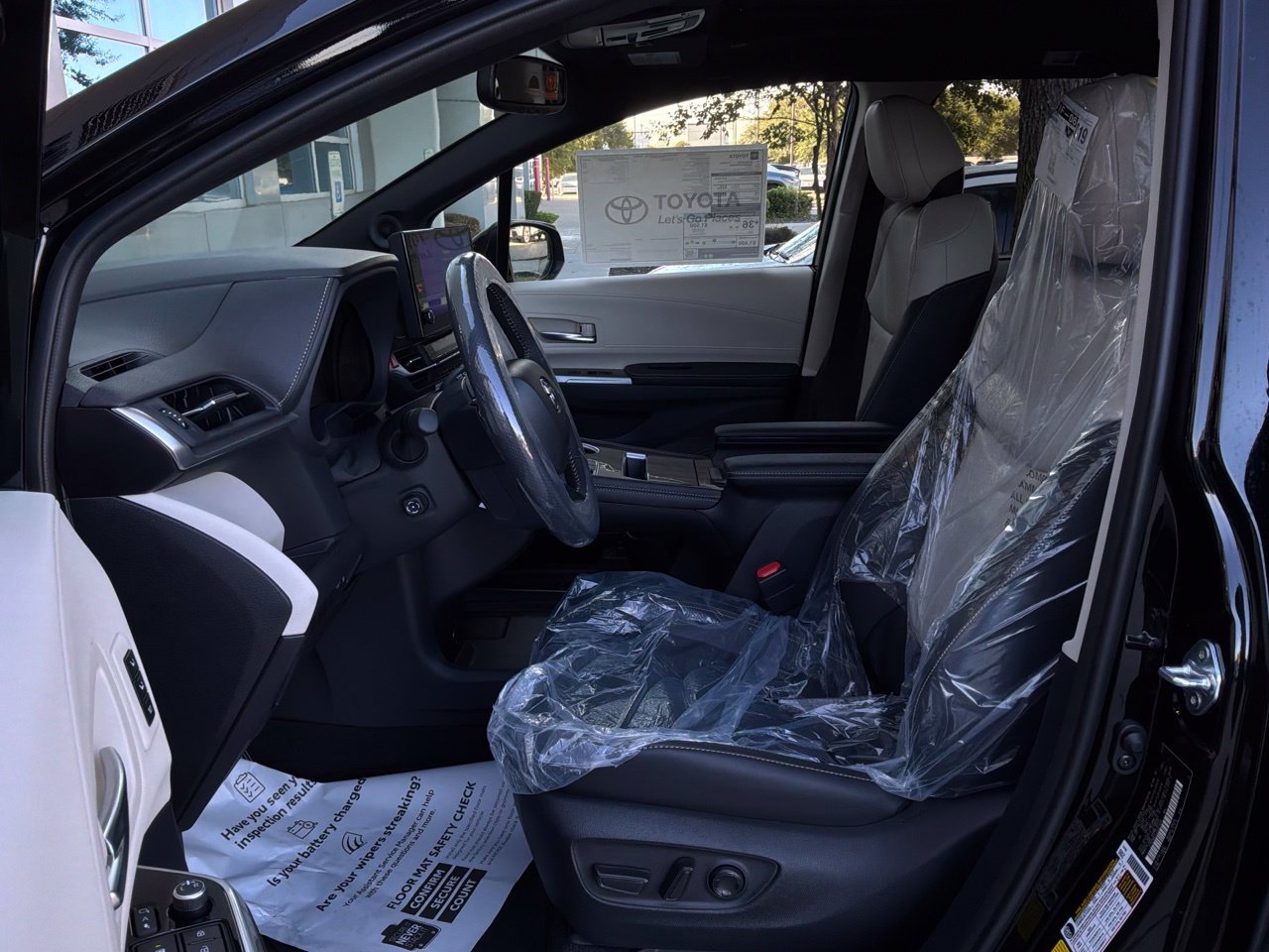 New 2026 Toyota Sienna Limited FWD image 9