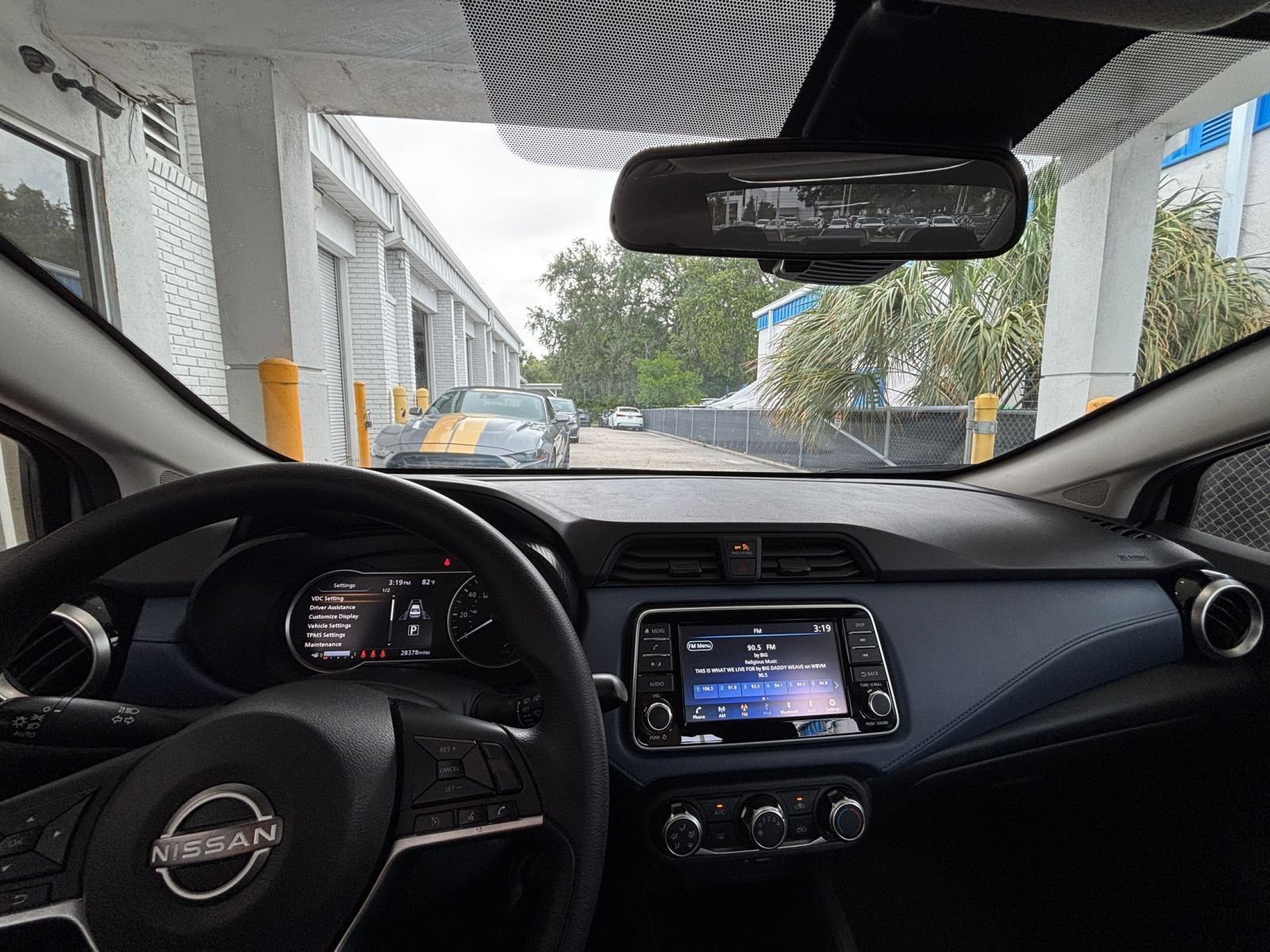 Used 2025 Nissan Versa SV FWD image 33