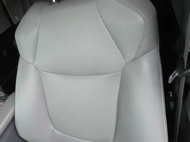 Used 2022 Toyota Sienna XLE AWD/4WD image 7