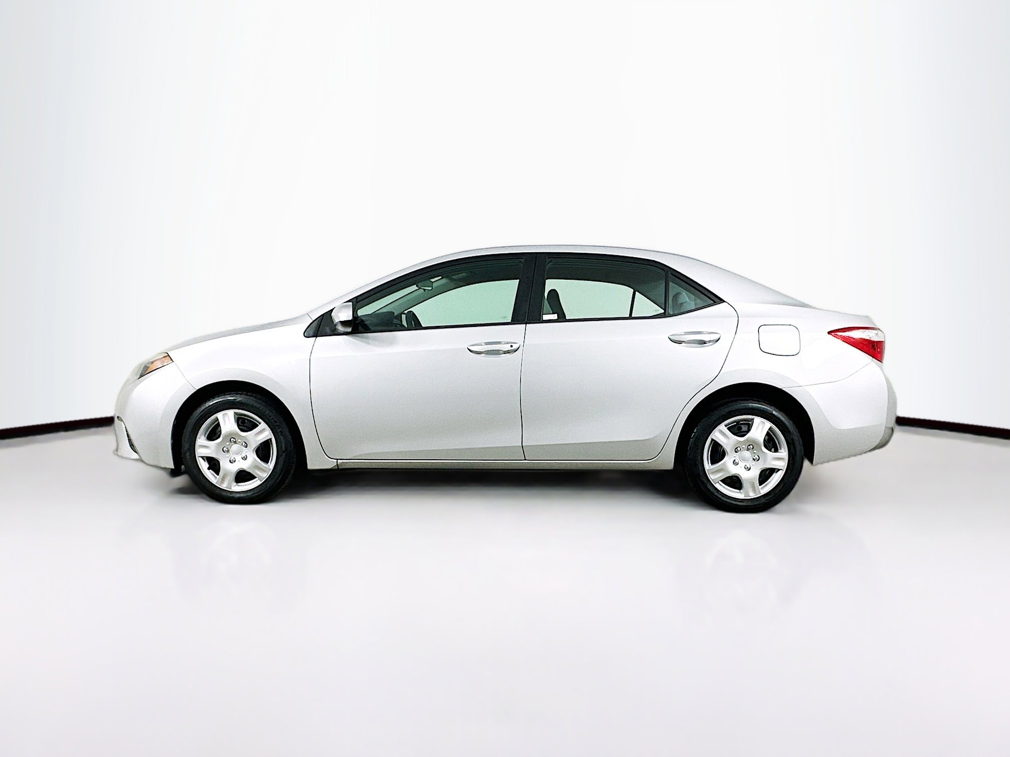 Used 2016 Toyota Corolla LE image 4