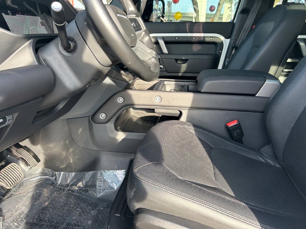 Used 2024 Land Rover Defender 130 X-Dynamic SE AWD/4WD image 11