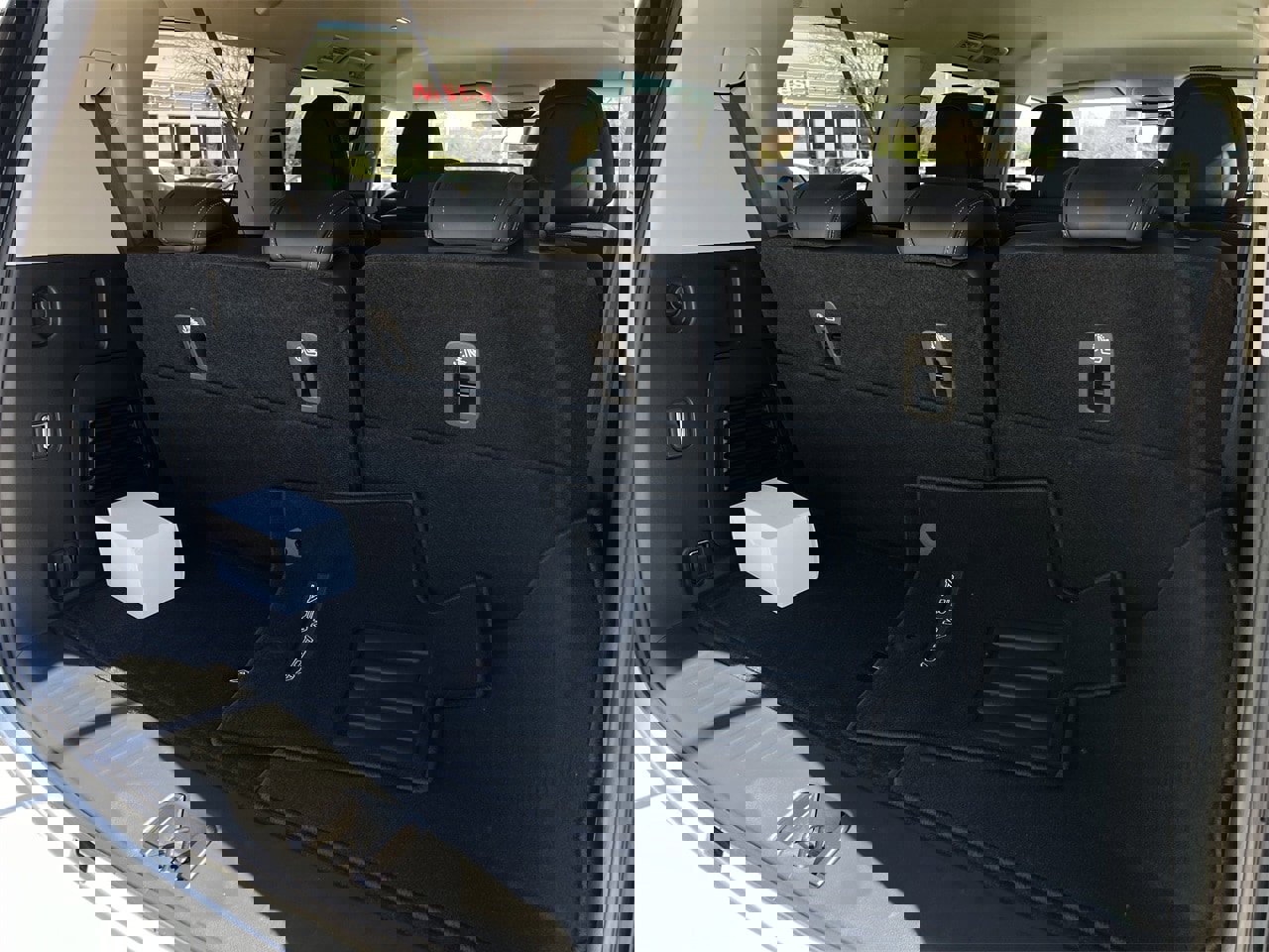 Certified 2025 Nissan Armada SV image 25