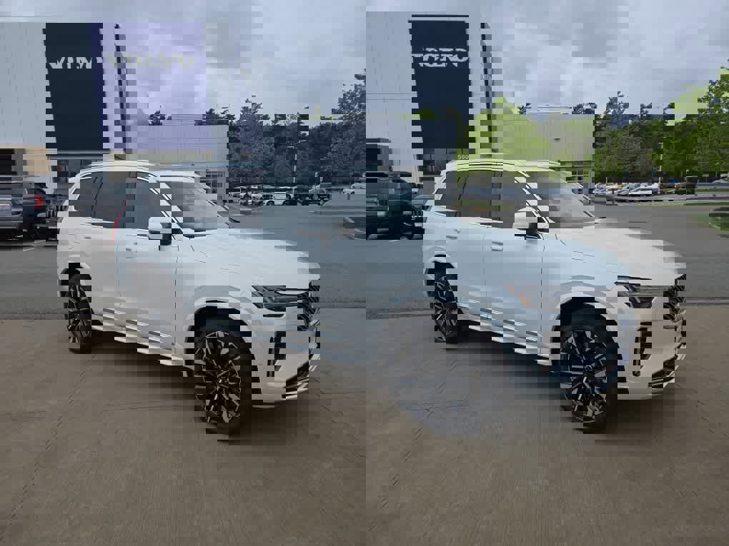New 2025 Volvo XC90 B6 Plus w/ Protection Package Premier image 2