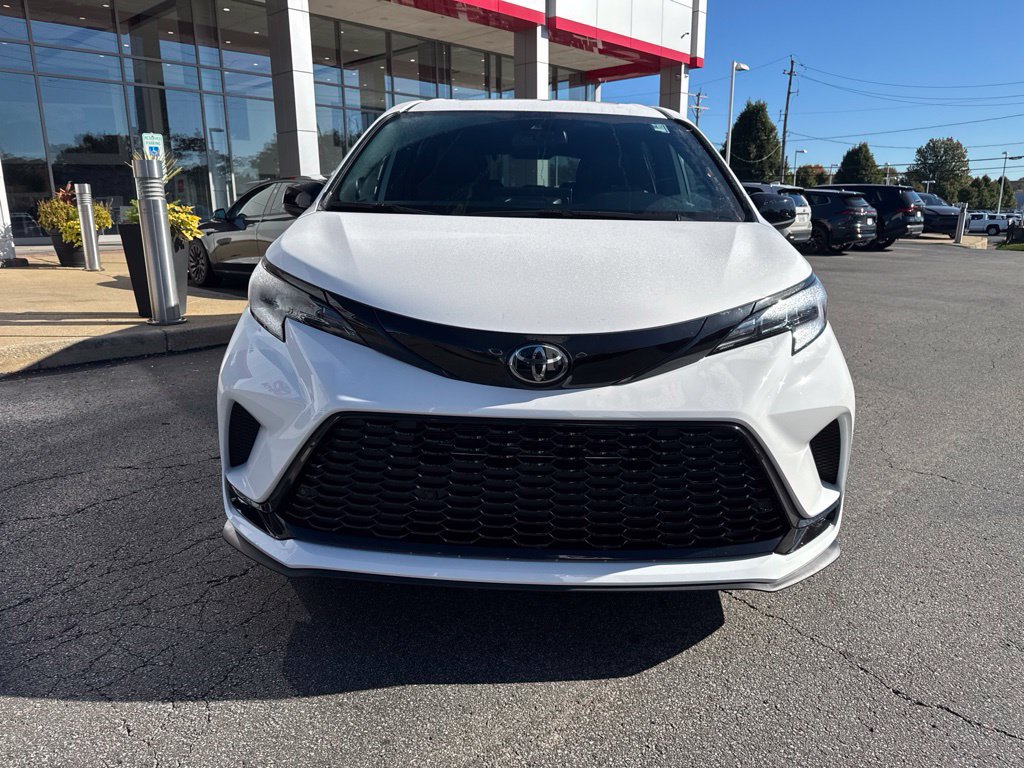 New 2026 Toyota Sienna XSE AWD/4WD image 8