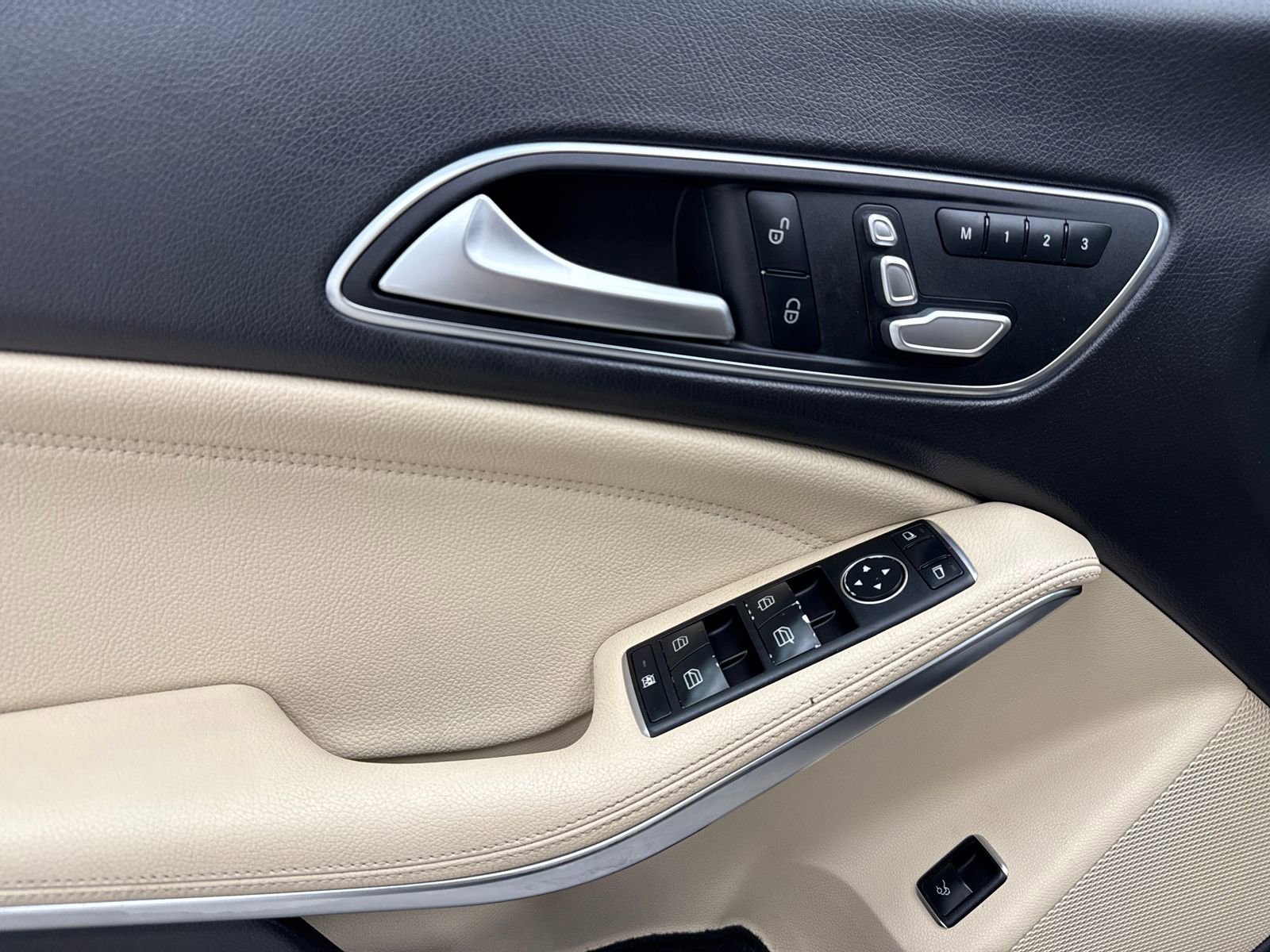Used 2019 Mercedes-Benz CLA 250 w/ Premium Package image 35
