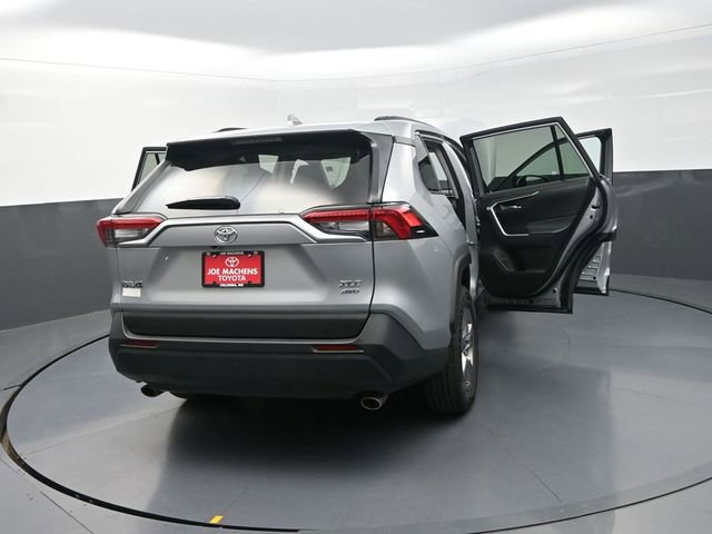 Used 2025 Toyota RAV4 XLE AWD/4WD image 43