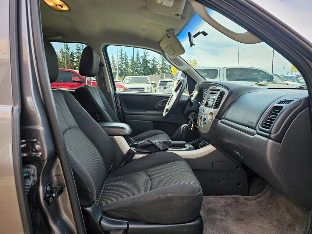 Used 2006 MAZDA Tribute s FWD image 10