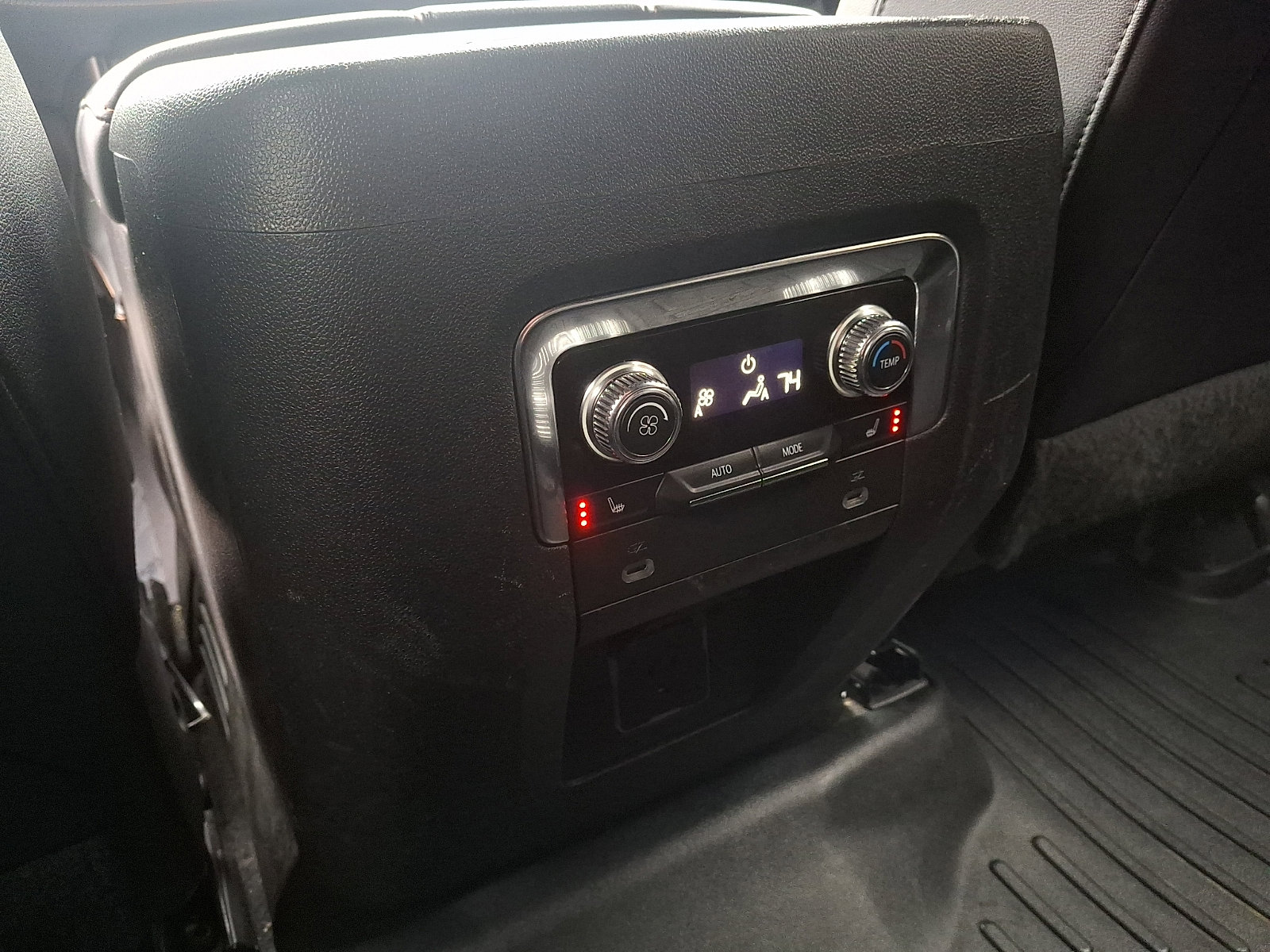 Used 2022 GMC Yukon AT4 image 13