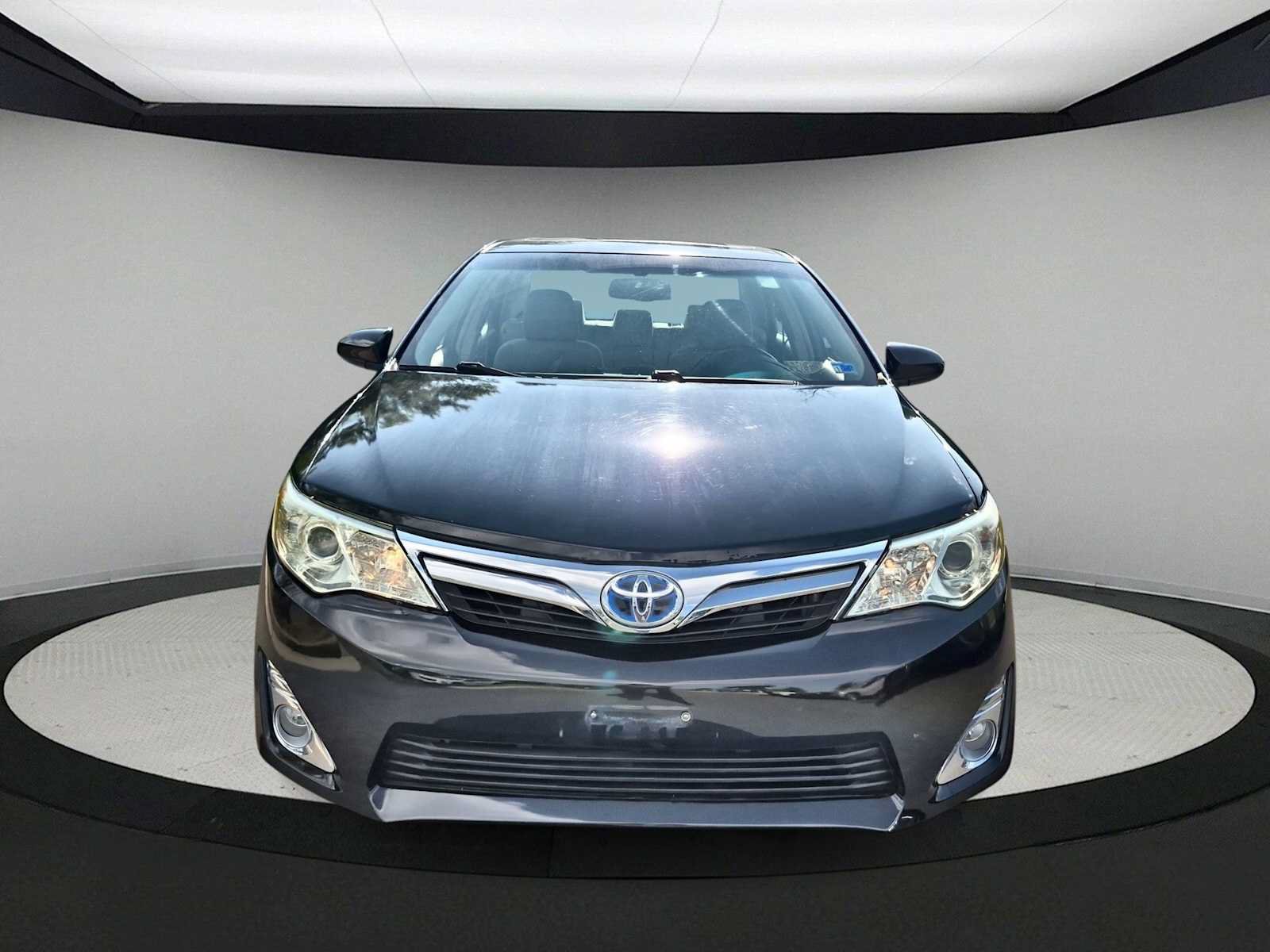 Used 2014 Toyota Camry XLE w/ Convenience Package FWD image 3