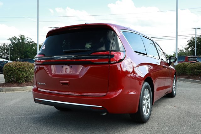 New 2027 Chrysler Pacifica Select FWD image 6