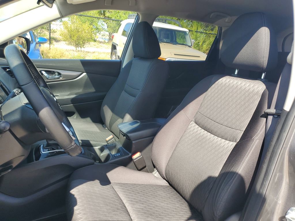 Certified 2020 Nissan Rogue SV FWD image 24