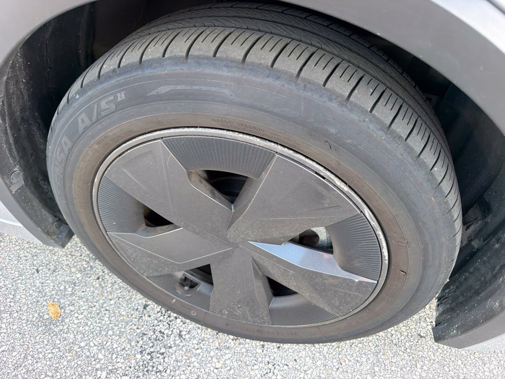Used 2023 Toyota Prius LE FWD image 12